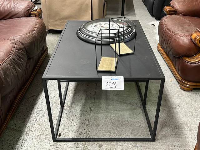 Salontafel met inhoud - afbeelding 1 van  5