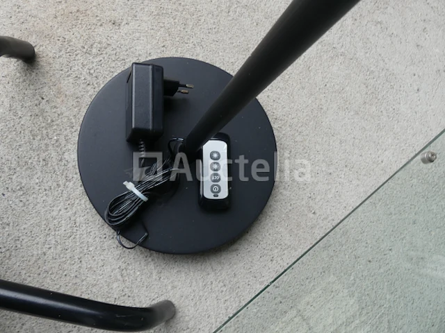 Salontafel met lamp - afbeelding 2 van  7