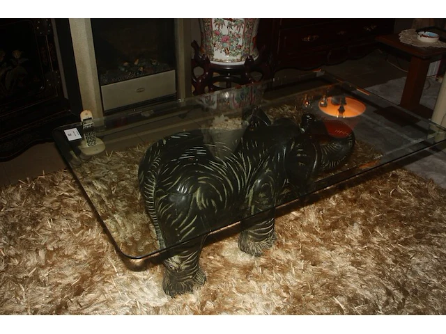 Salontafel "olifant" met glazen blad afm. 64x110 cm - afbeelding 1 van  5