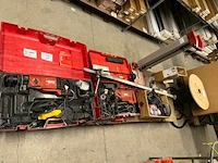 Samengesteld lot: 2 hilti diamantkernboren + toebehoren + waterpomp: lot 1027 + 1028 + 1029 + 1030 samen - afbeelding 1 van  5