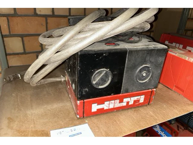 Samengesteld lot: 2 hilti diamantkernboren + toebehoren + waterpomp: lot 1027 + 1028 + 1029 + 1030 samen - afbeelding 5 van  5