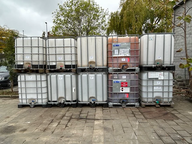Samengesteld lot 233 tem 242: 10 ibc vaten - afbeelding 1 van  3