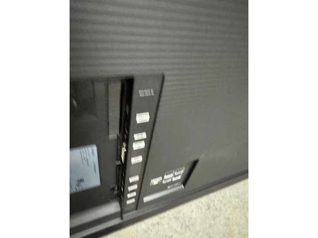 Samsung - 75" - samsung qm 75 serie+ standaard en luxe flightcase - afbeelding 5 van  5