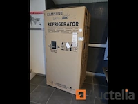 Samsung 2-deurs koelkast met dispenser en ingebouwd display rf65dg9hoep1ef - afbeelding 2 van  3