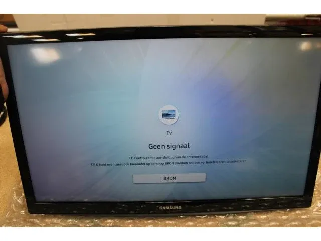 Samsung 24” n4300 hd hdr smart tv - afbeelding 3 van  4