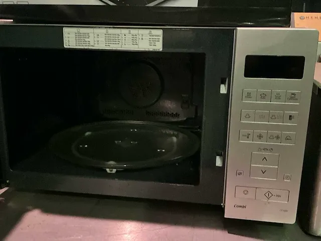 Samsung magnetron, inductiekookplaat en friteuse hendi - afbeelding 2 van  8
