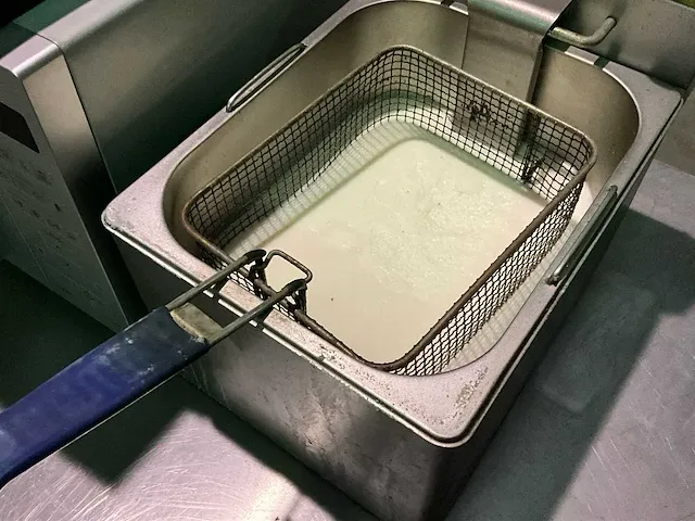 Samsung magnetron, inductiekookplaat en friteuse hendi - afbeelding 5 van  8