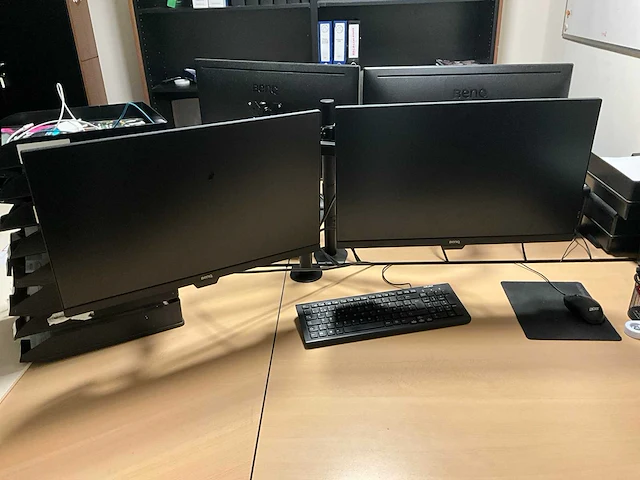 Samsung/benq monitoren (6x) + telefoons mitel (3x) - afbeelding 1 van  16
