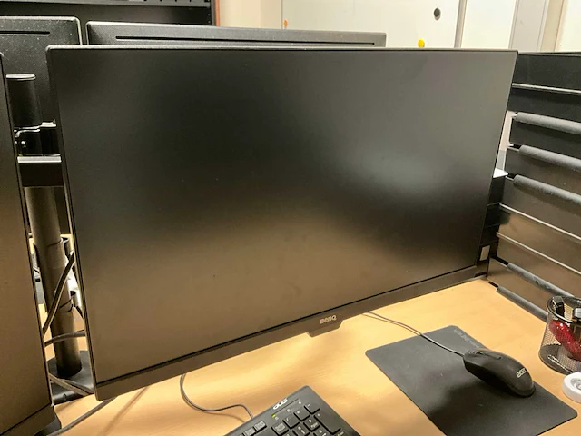 Samsung/benq monitoren (6x) + telefoons mitel (3x) - afbeelding 9 van  16