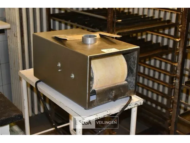 Sandwichmachine thecor op mobiel tafeltje - afbeelding 1 van  3