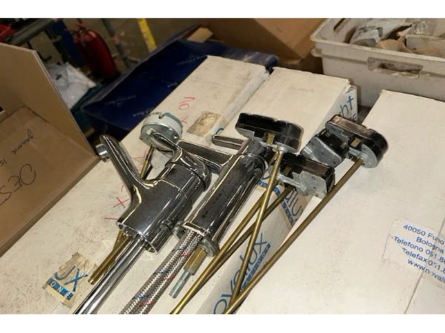 Sanitair en electriciteitstoebehoren - afbeelding 3 van  9