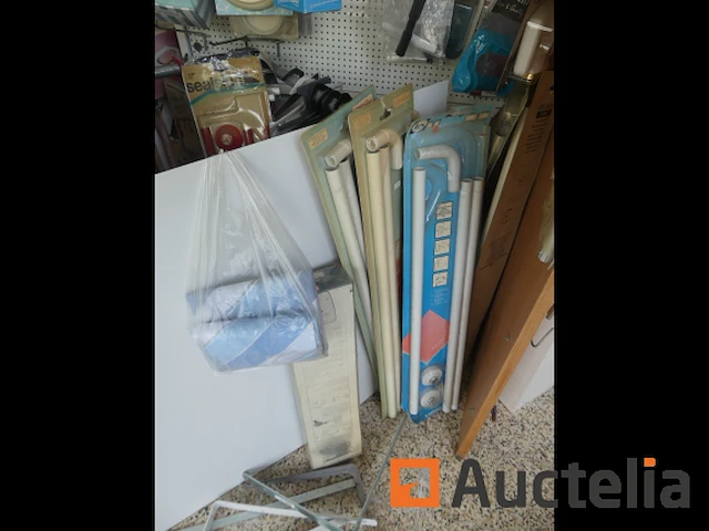 Sanitaire accessoires, zeepbakjes, bekerhouders, wc-rolhouders, douchegordijnen, etc. - afbeelding 3 van  17