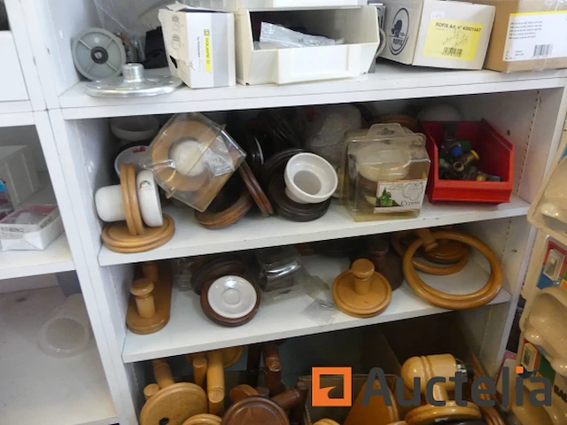 Sanitaire accessoires, zeepbakjes, bekerhouders, wc-rolhouders, douchegordijnen, etc. - afbeelding 10 van  17