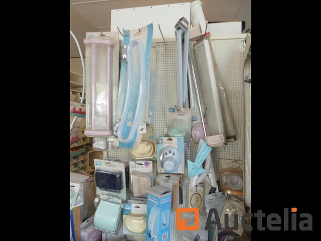 Sanitaire accessoires, zeepbakjes, bekerhouders, wc-rolhouders, douchegordijnen, etc. - afbeelding 11 van  17
