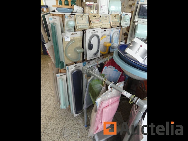 Sanitaire accessoires, zeepbakjes, bekerhouders, wc-rolhouders, douchegordijnen, etc. - afbeelding 14 van  17