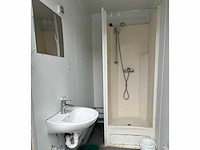 Sanitaire blok met toiletten en douches - afbeelding 3 van  4