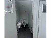 Sanitaire blok met toiletten en douches - afbeelding 4 van  4