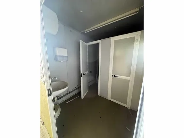 Sanitaire container - afbeelding 3 van  6