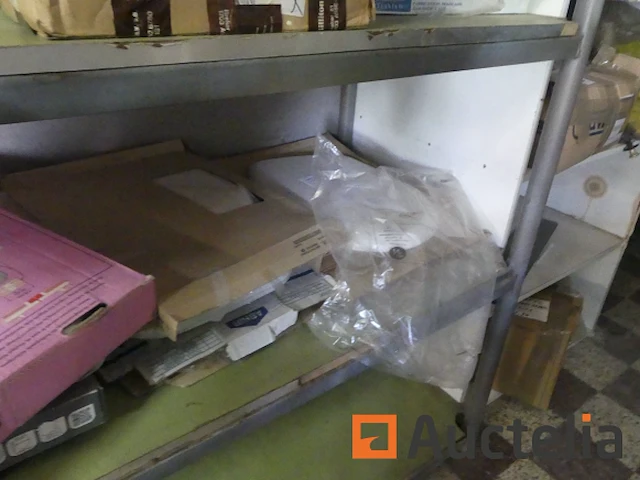 Sanitaire producten, toiletbrillen, spiegels, etc. - afbeelding 4 van  16