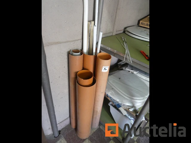 Sanitaire producten, toiletbrillen, spiegels, etc. - afbeelding 13 van  16