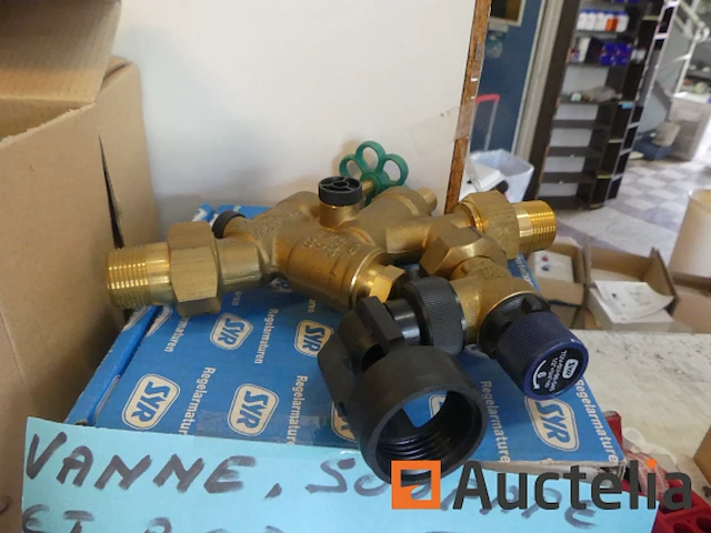 Sanitaire uitrusting + aanrechtblad, fittingen, pluggen, enz. - afbeelding 2 van  20