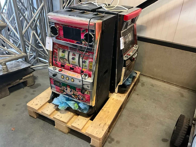 Sankyo type-a speelautomaat - afbeelding 1 van  8