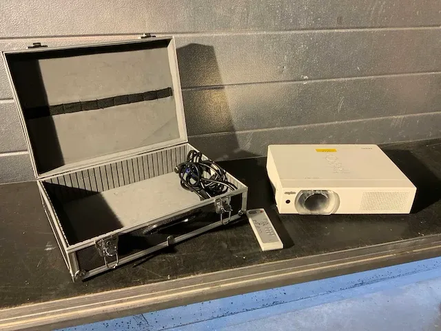Sanyo pro xtrax multiverse beamer - afbeelding 1 van  9