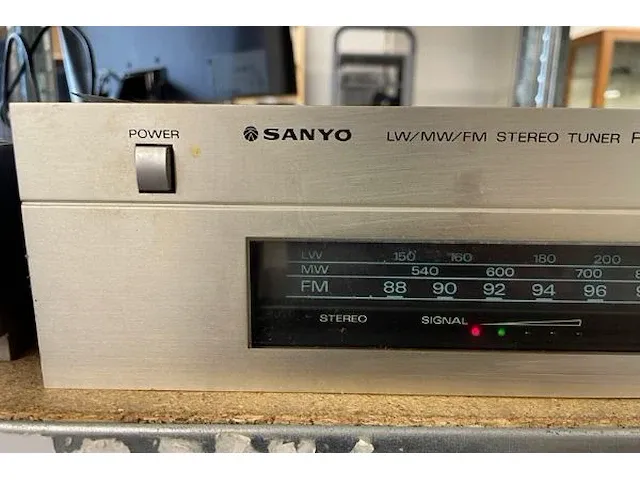 Sanyo tuner - afbeelding 3 van  6