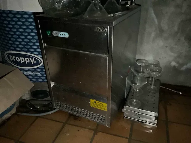 Saro ijsblokjesmachine - afbeelding 1 van  3