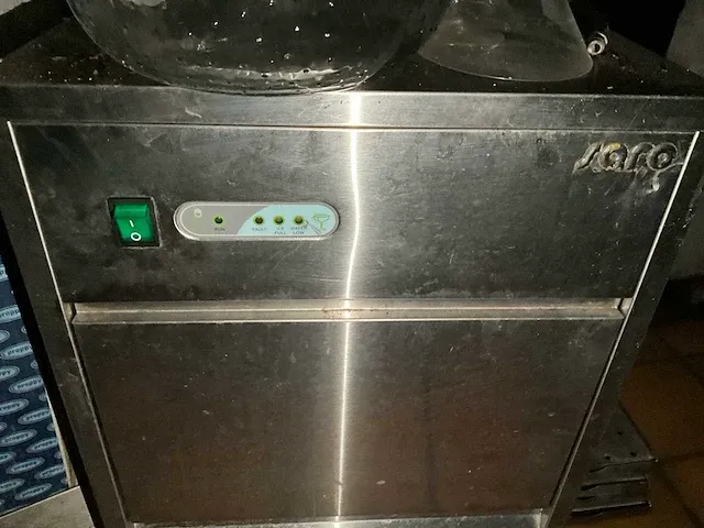 Saro ijsblokjesmachine - afbeelding 2 van  3
