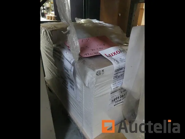 Satine machinaal gecoat papier 46x64 en 52x72 - afbeelding 16 van  18