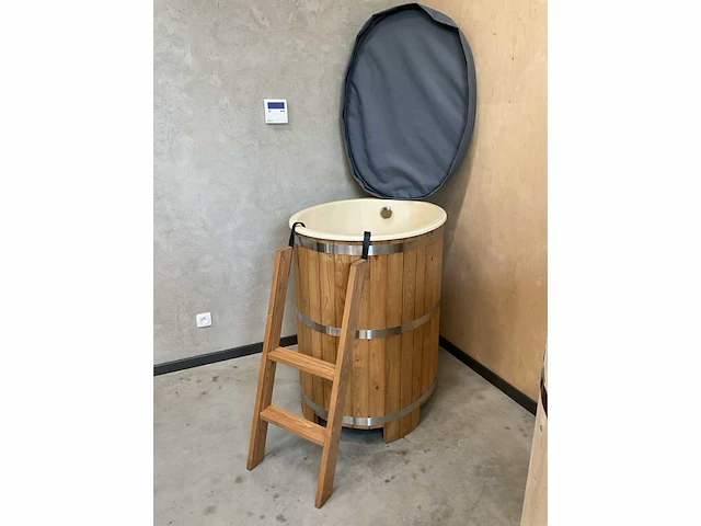 Sauna afkoelbad - afbeelding 1 van  8