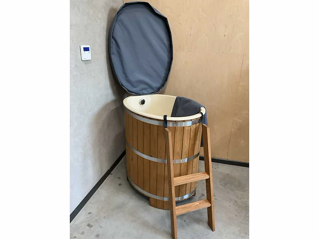 Sauna afkoelbad - afbeelding 2 van  8