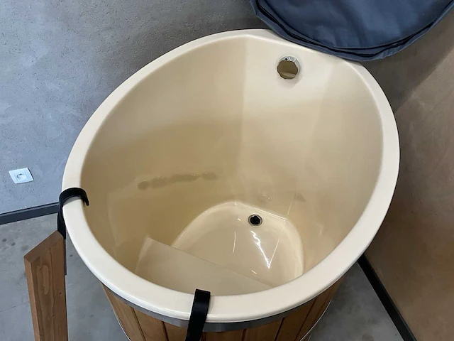 Sauna afkoelbad - afbeelding 6 van  8
