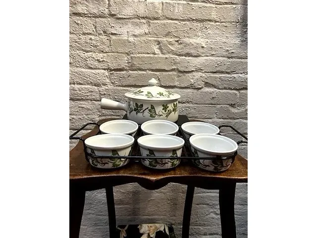 Sauspot + 6 sauskommetjes decor bordeaux - afbeelding 1 van  4