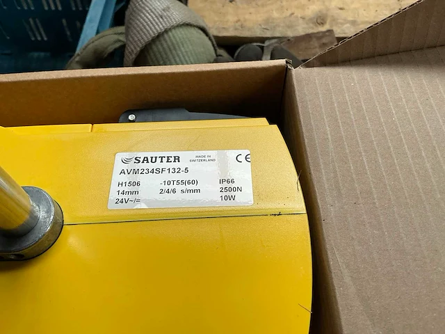 Sauter avm234sf132-5 5 klepactuator met positioner. (3x) - afbeelding 2 van  5