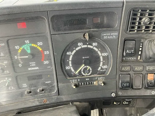 Scania 113h vrachtwagen - afbeelding 8 van  35