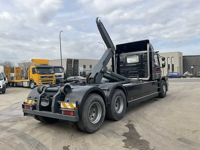 Scania 113h vrachtwagen - afbeelding 32 van  35