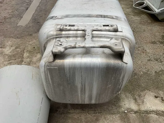 Scania brandstoftank vrachtwagen - afbeelding 4 van  4