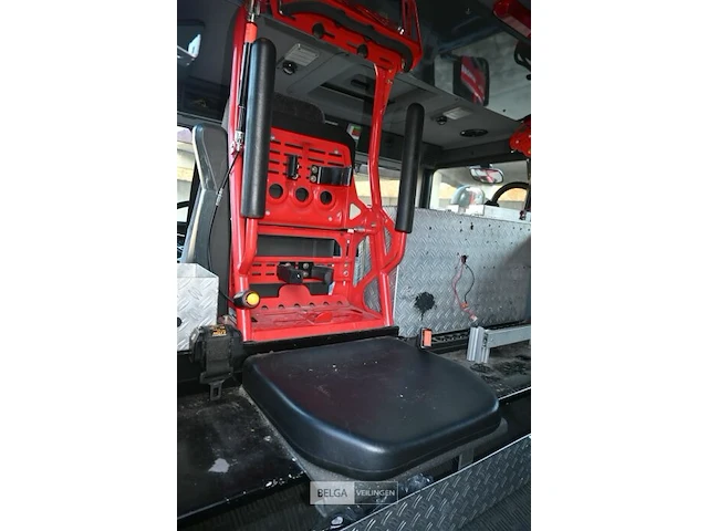 Scania brandweerwagen / pompwagen - afbeelding 18 van  42