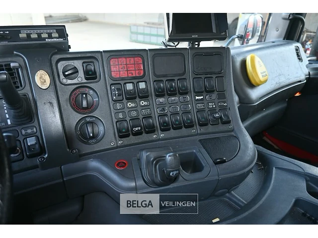 Scania brandweerwagen / pompwagen - afbeelding 21 van  42