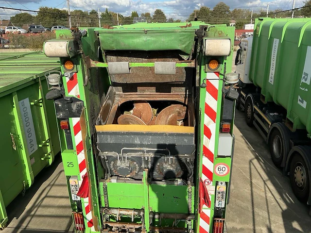 Scania lb8x2*6 afval ophaalwagen - afbeelding 21 van  25