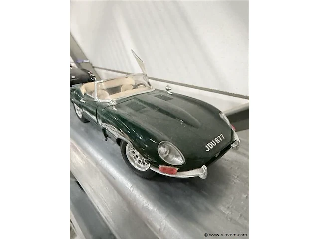 Schaalmodel jaguar e type cabriolet schaal 1/18 - afbeelding 1 van  3