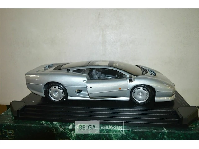 Schaalmodel jaguar model 1-12 xj220 1992 - afbeelding 3 van  5
