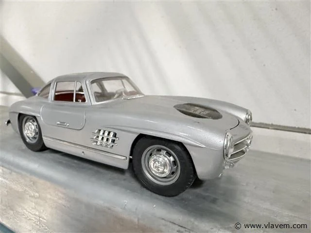 Schaalmodel mercedes sl 300 - schaal 1/18 - afbeelding 1 van  3