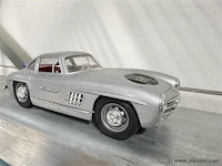 Schaalmodel mercedes sl 300 - schaal 1/18 - afbeelding 1 van  3