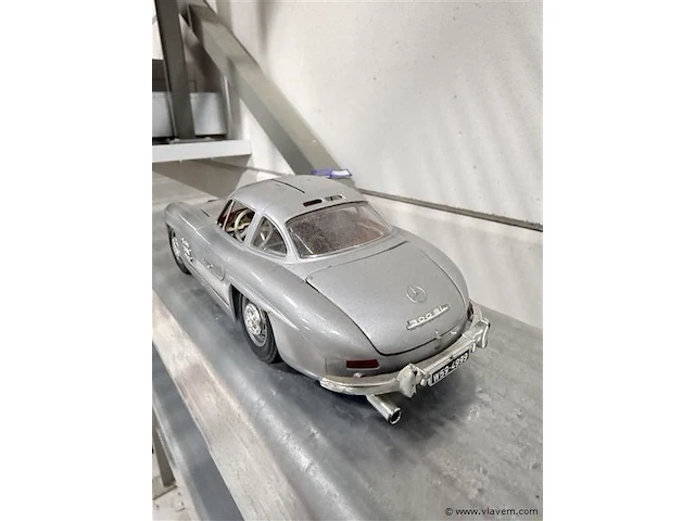 Schaalmodel mercedes sl 300 - schaal 1/18 - afbeelding 3 van  3