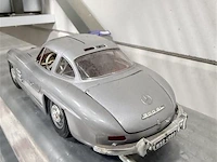 Schaalmodel mercedes sl 300 - schaal 1/18 - afbeelding 3 van  3