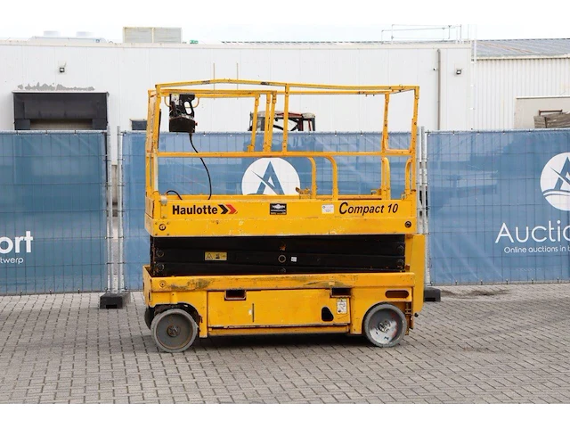 Schaarhoogwerker haulotte compact 10 elektrisch 450kg 10m 2008 - afbeelding 1 van  1