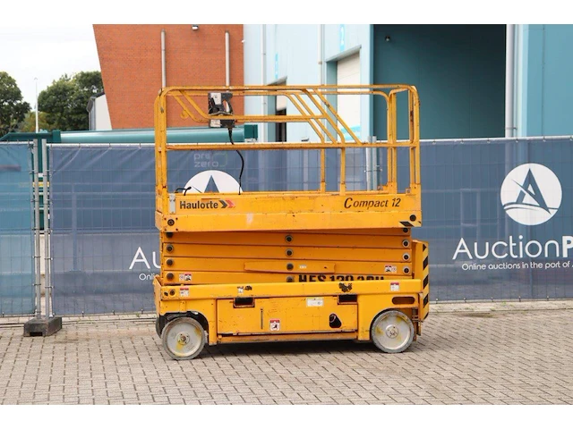 Schaarhoogwerker haulotte compact 12 elektrisch 300kg 11.75m 2007 - afbeelding 1 van  1